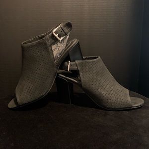 Adam Tucker Black Nubuck 8.5M peep-toe